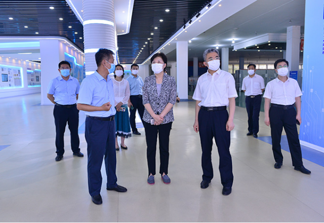 濟寧市政協(xié)主席、黨組書記霍媛媛到新風光公司調(diào)研